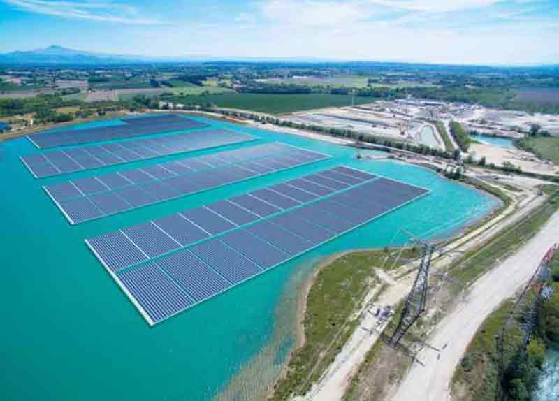 Energía solar colocada en el agua, Francia
