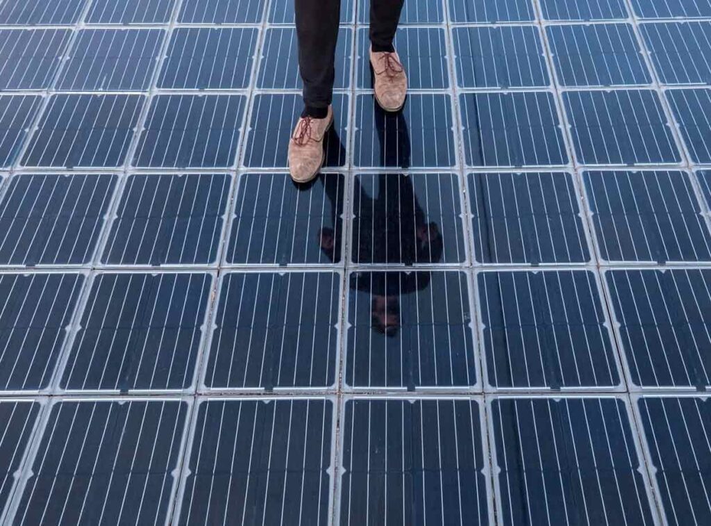 En Hungría patentan el piso solar creado con plástico reciclado